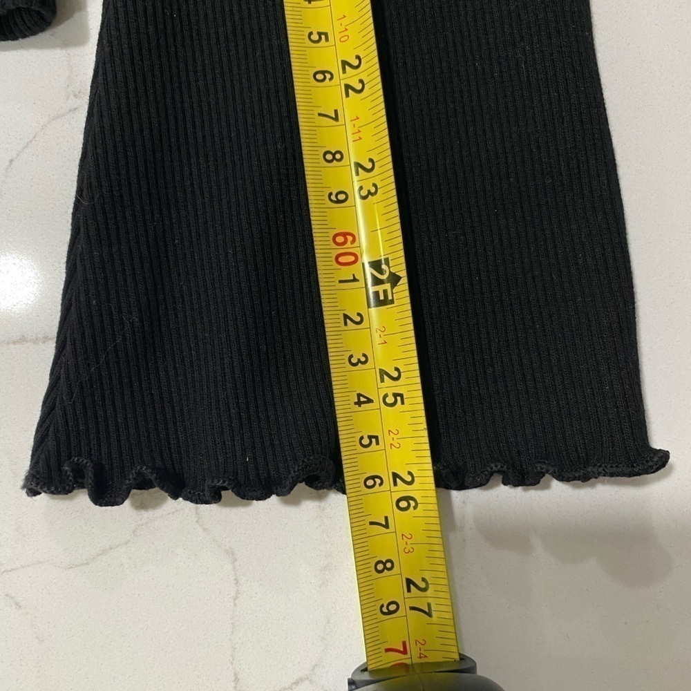 Citizens of Humanity black v-neck - Picture 9 of 11